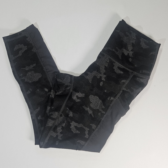 Fabletics‎ Leggings Womens 22 Waist Black Camo Paneled Activewear Yoga Pants - Picture 1 of 8